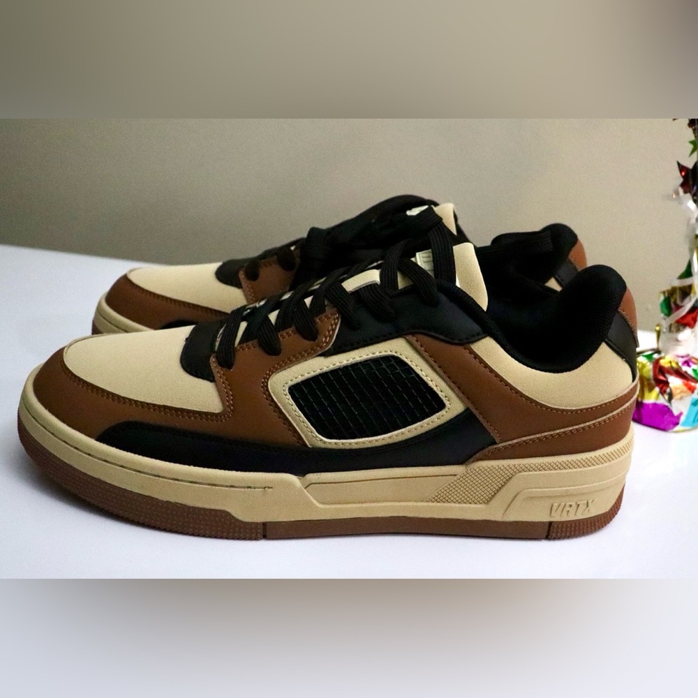 VRTX Men's Black Mocha Sneakers NWOT